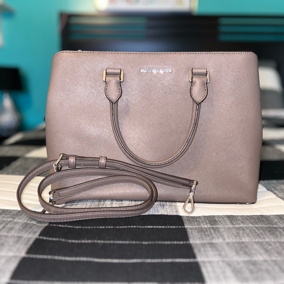 Micheal Kors Purse with Crossbody Strap - Picture 1 of 3
